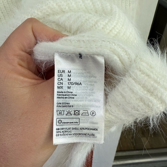 H&M White Long Sleeve Ribbed Knit Fuzzy Turtleneck Pullover Sweater Size Medium - Picture 4 of 6